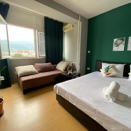 Strelitzia Apartment *